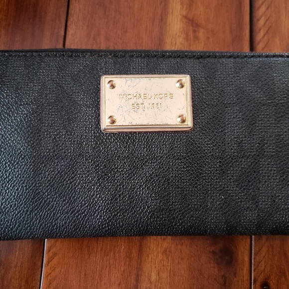 Michael Kors Handbag & Wallet - Picture 2 of 6